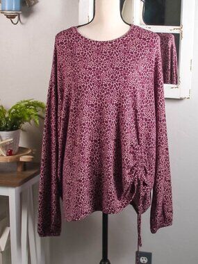 NWT Como Blu 2X Purple Animal Print Side Ruched Long Sleeve Top Soft Stretch Plu